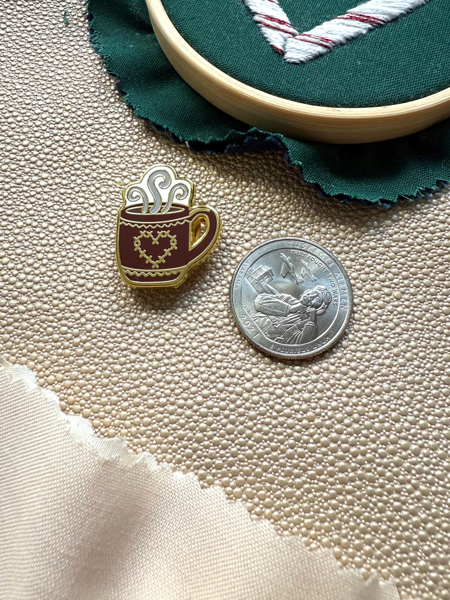 Needle Minder Mug | Gold Enamel Magnetic Needle Minder