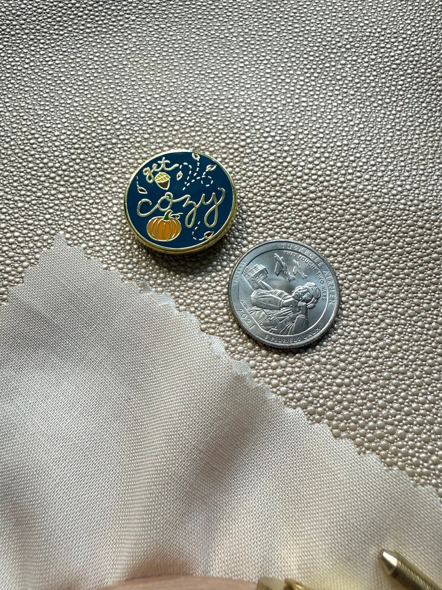 Needle Minder Cozy | Gold Enamel Magnetic Needle Minder