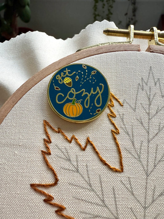 Needle Minder Cozy | Gold Enamel Magnetic Needle Minder