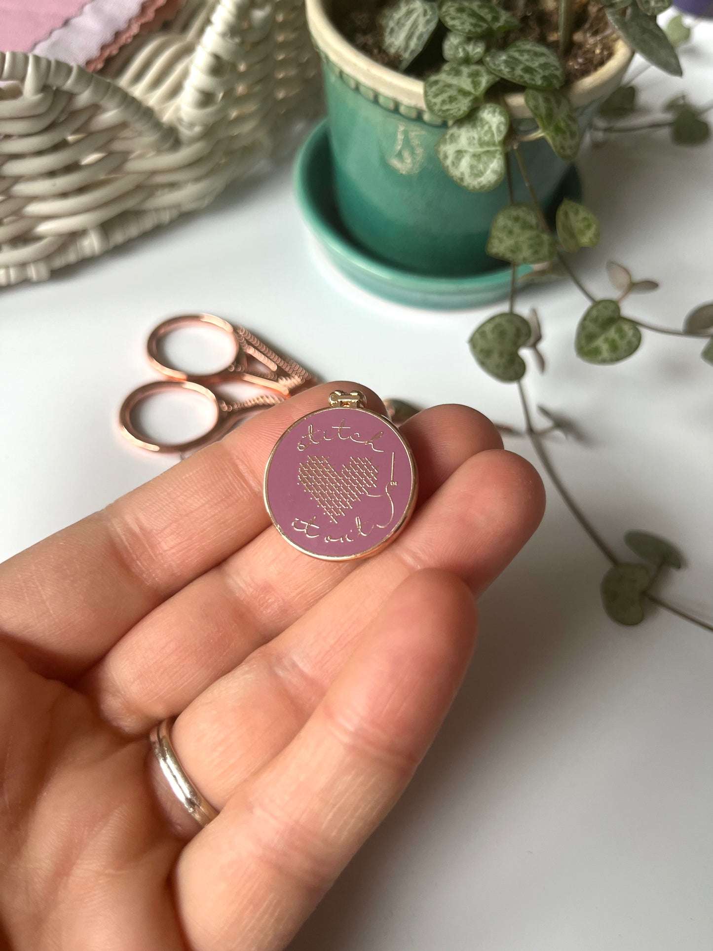 Needle Minder | Rose Gold Enamel Magnetic Needle Minder | Stitch It Out