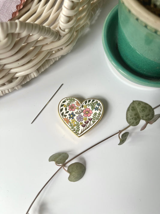 Needle Minder Heart | Gold Enamel Magnetic Needle Minder