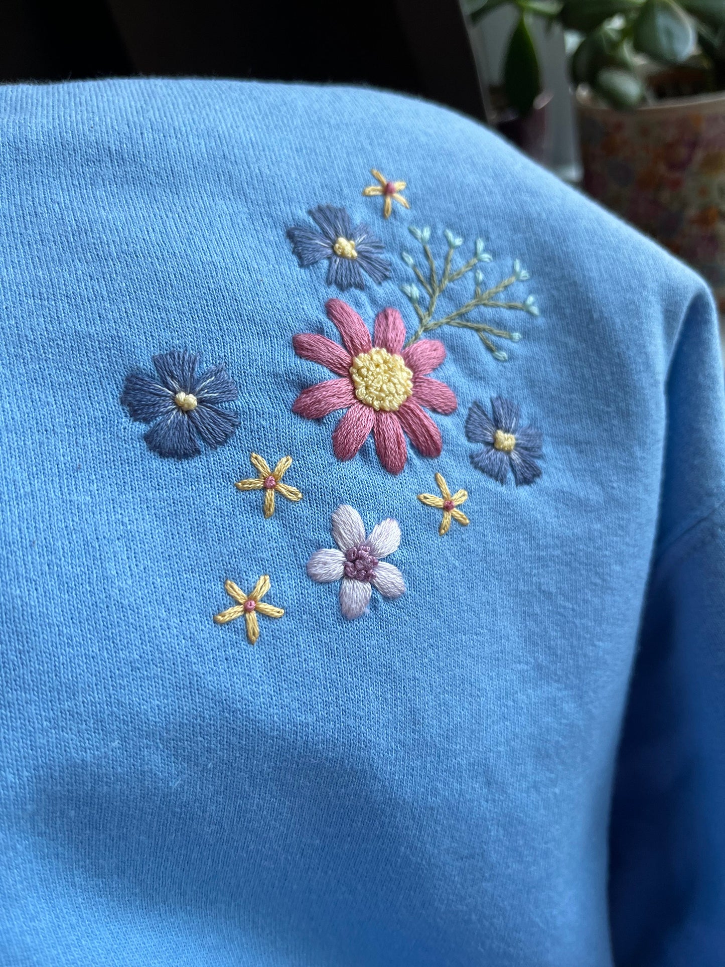 Embroidered Sweatshirt | L | Blue Embroidered Crewneck
