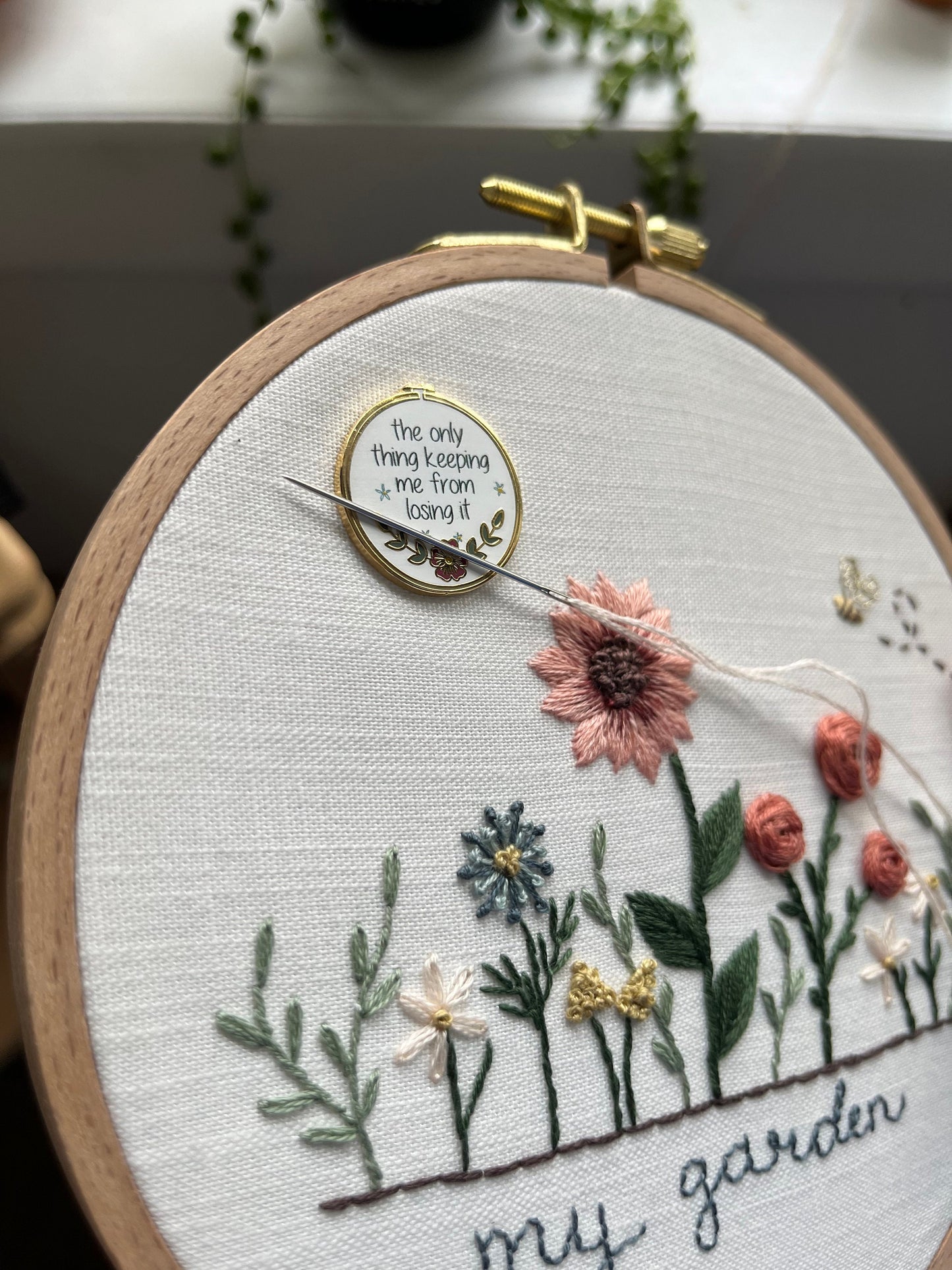 Needle Minder | Gold Enamel Magnetic Needle Minder