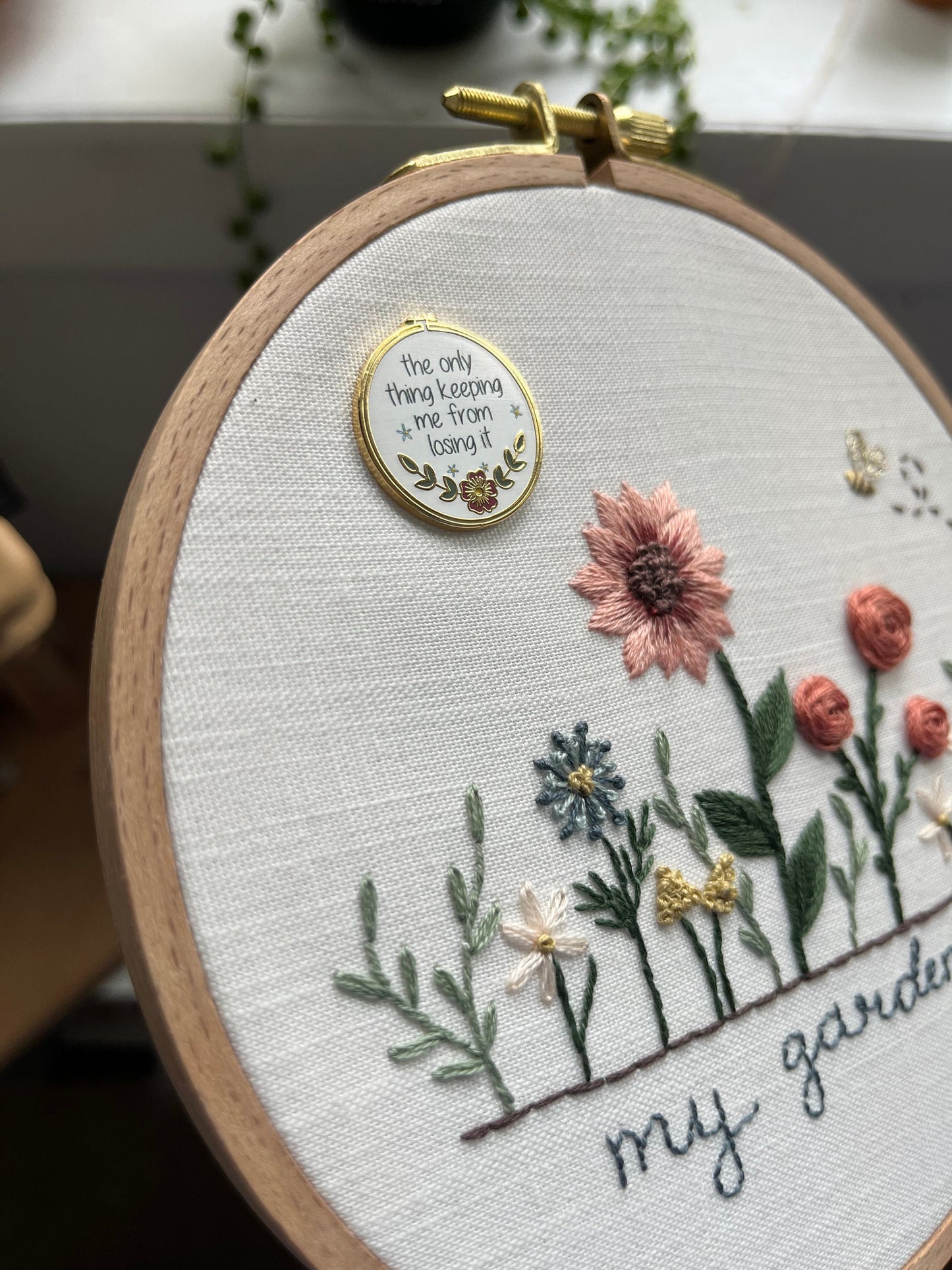 Needle Minder | Gold Enamel Magnetic Needle Minder